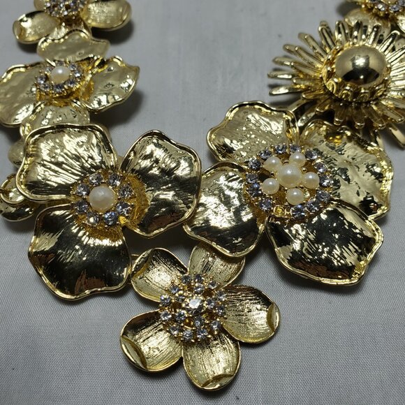 Vetta Gold Floral Statement Necklace - Picture 3 of 8